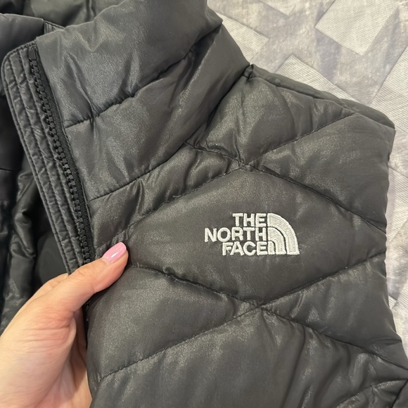North face women’s dark grey vest - Picture 3 of 5
